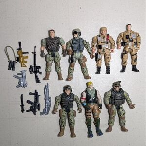 7 Army Action Figures Lot
